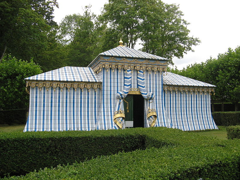 Шато де Груссе, павильон "Турецкая палатка". Источник