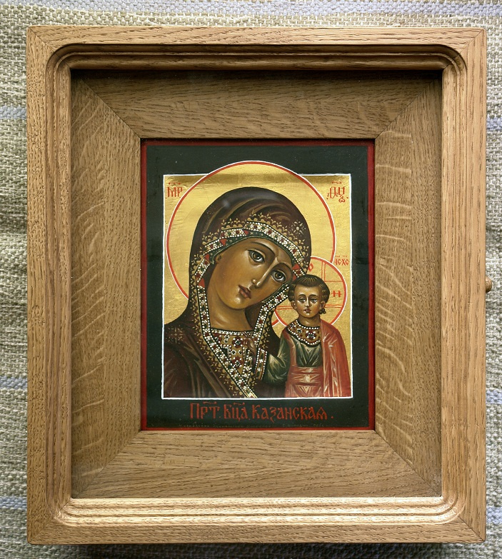 Moscow Icon Painting Workshop. Virgin of Kazan 21х17,in oak case книжка35х30 Board with the ark, and the two dowels, canvas, gesso, gold, oil, lacquer