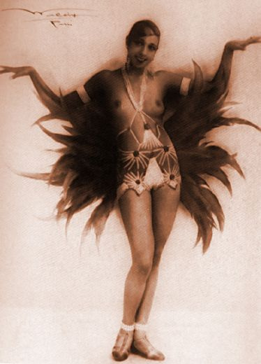Ueleri. A dancer from the Revue