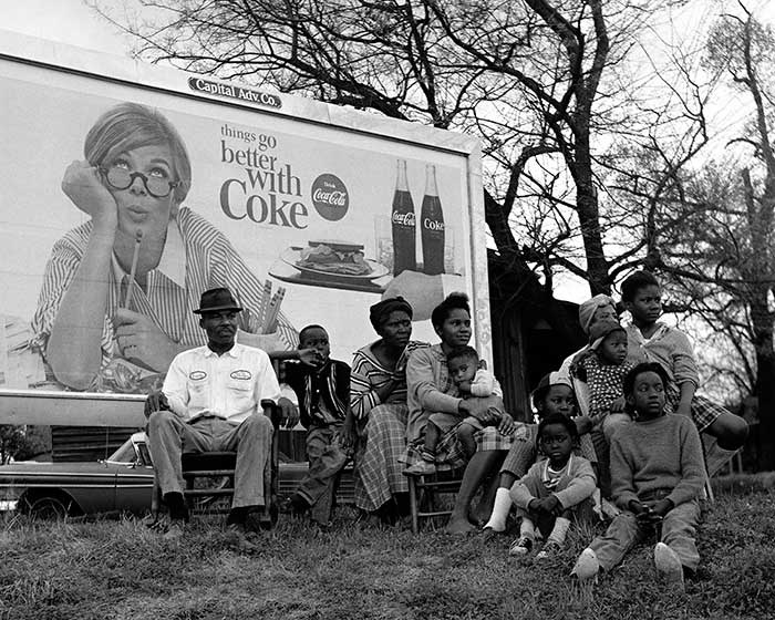 Foto storiche. Pubblicità della Coca-Cola il giorno di marzo per i diritti di voto dei neri americani