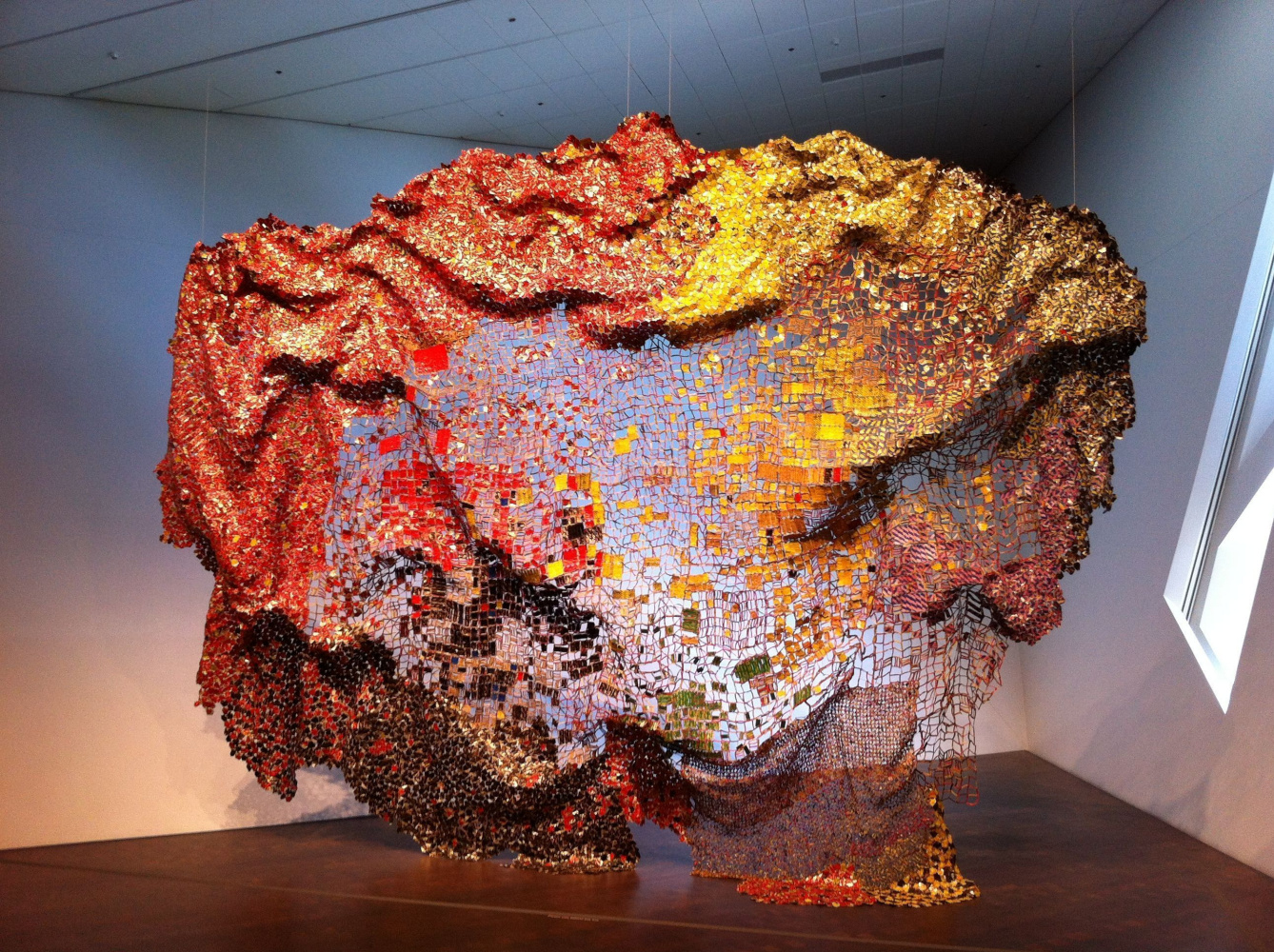 "Золотой лев" за чудеса из алюминиевых крышек  - африканский художник стал фаворитом Венецианской биеннале-2015