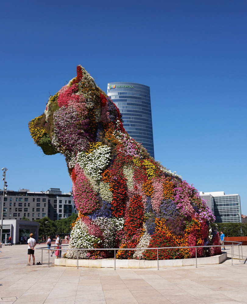 Jeff Koons. Puppy in colors