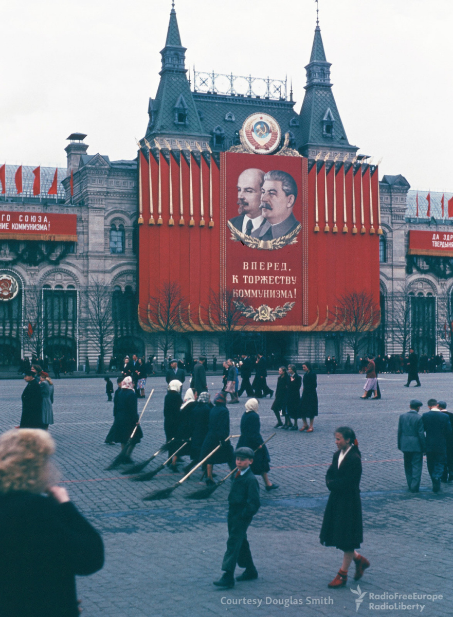 Historical photos. Janitors and political agitation on Red Square in the early 1950s