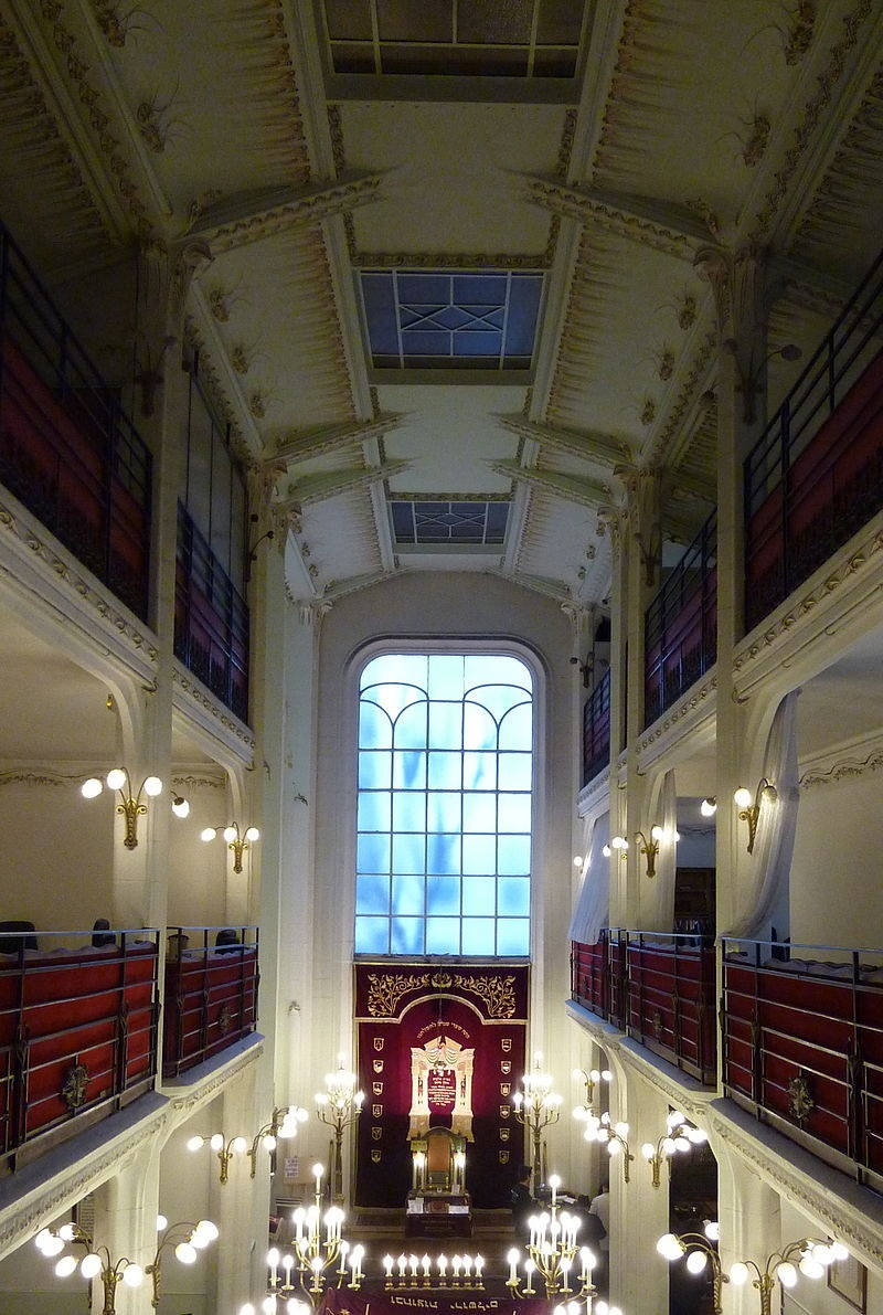 Pave Street Synagogue in Paris 4th arrondissement