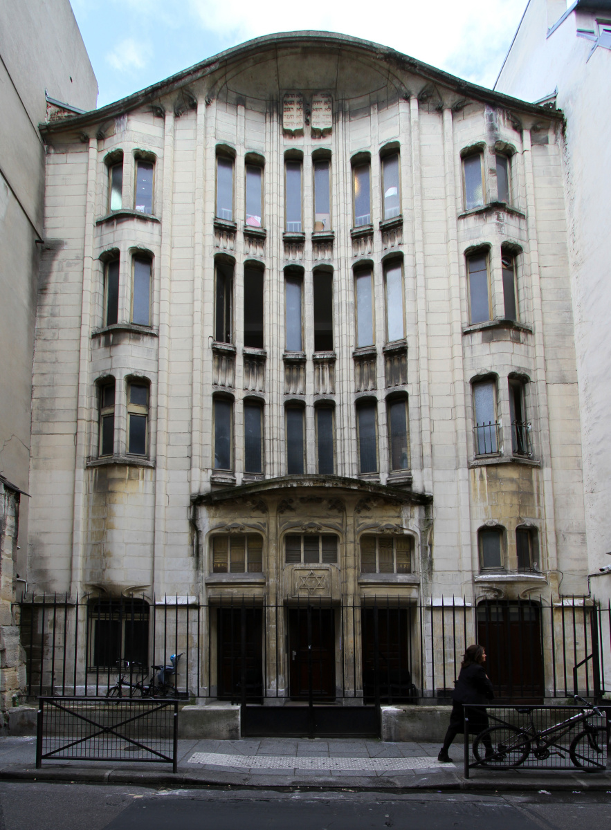 Pave Street Synagogue in Paris 4th arrondissement