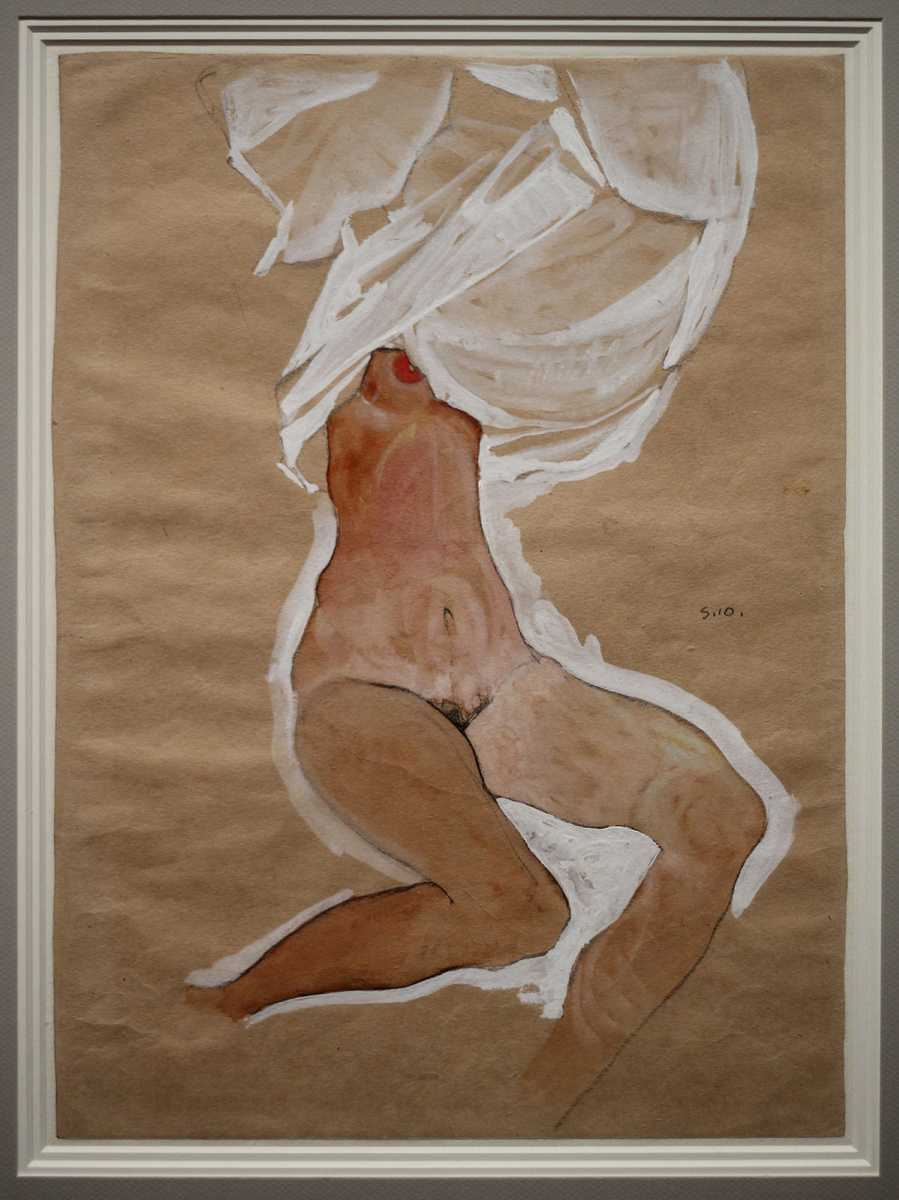 Egon Schiele. Assise nue avec une chemise sur la tête