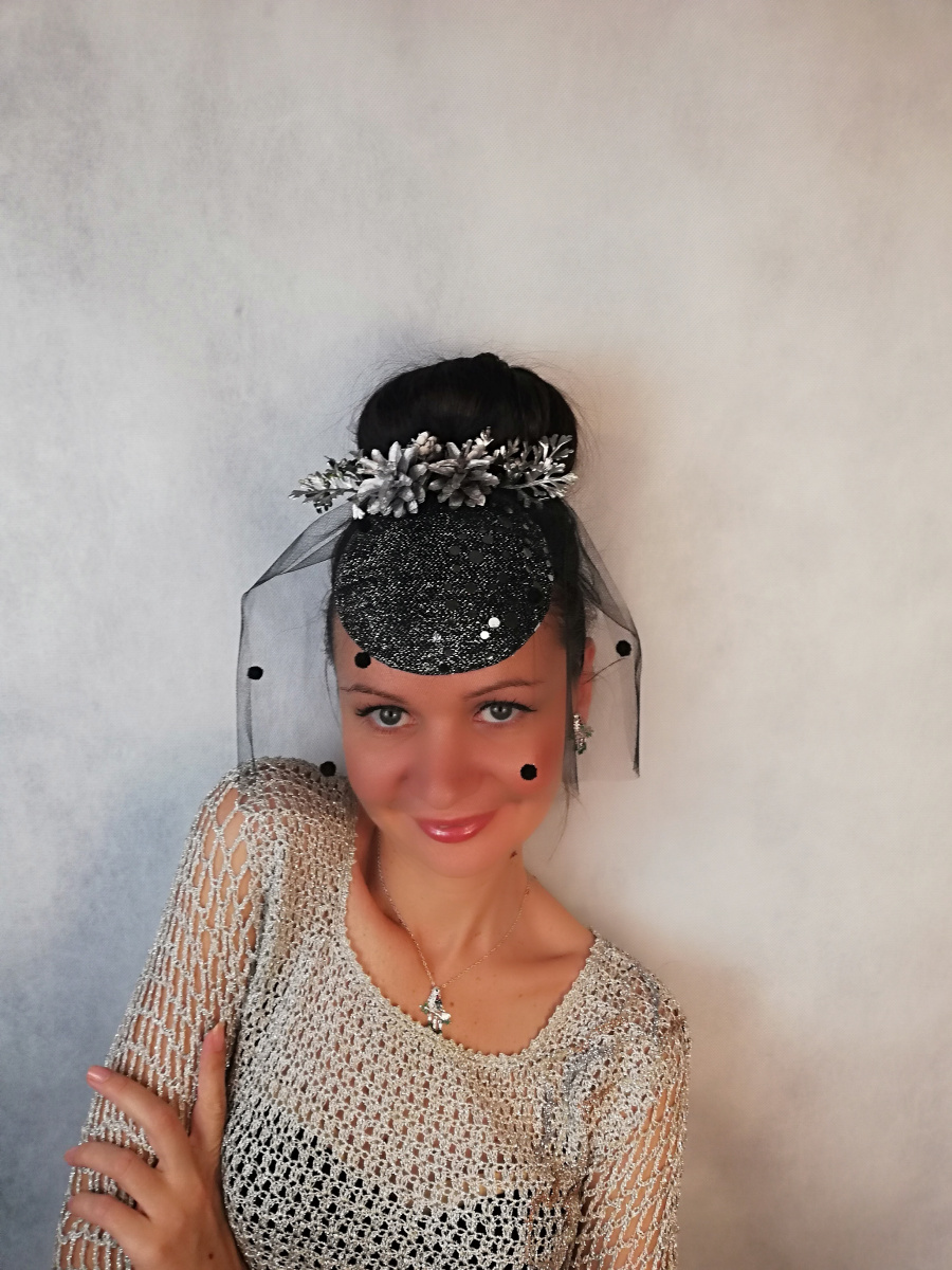 Natalia Vladimirovna Solntseva. Sombrero "Conos de plata"