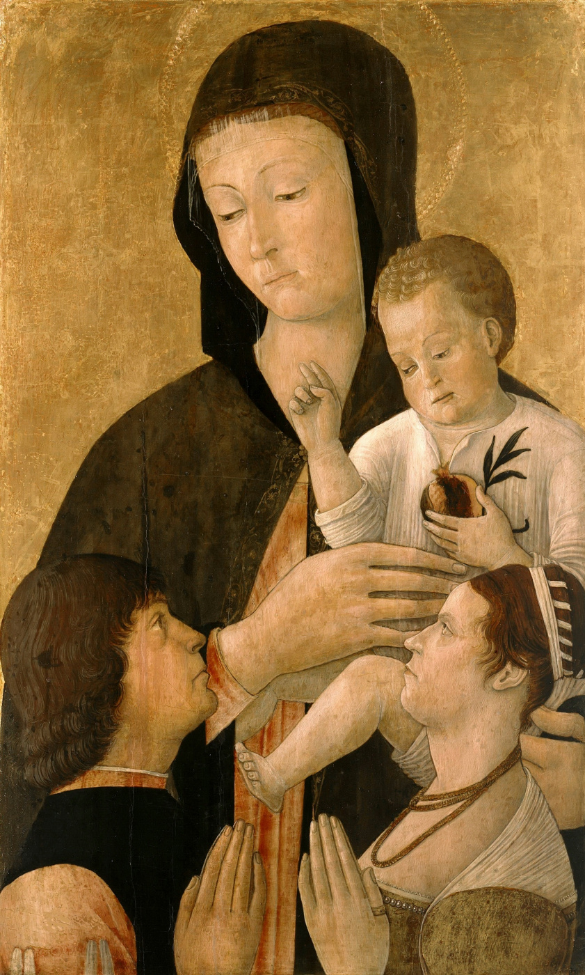 Джентиле Беллини. Мадонна с младенцем и двумя молящимися