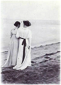 Summer evening on the southern beach of Skagen. Anna Anker and Marie krøyer