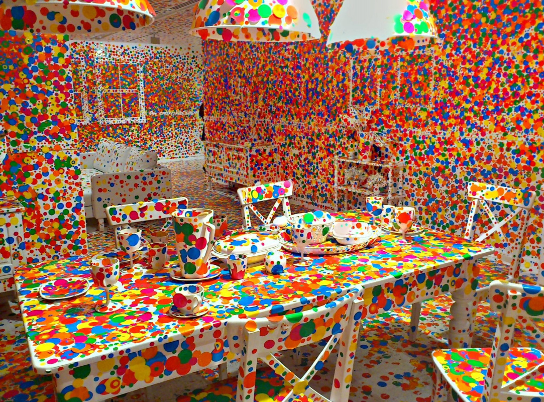 Яёи Кусама. Комната облитерации — The Obliteration Room. 2011.© Yayoi Kusama