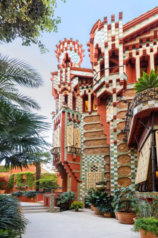 Фасад и интерьеры Дома Висенса. Источник: Casa Vicens