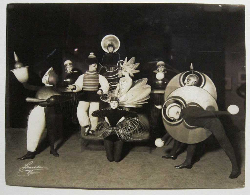 Артисты Триадического балета, студенты Баухауза, 1924