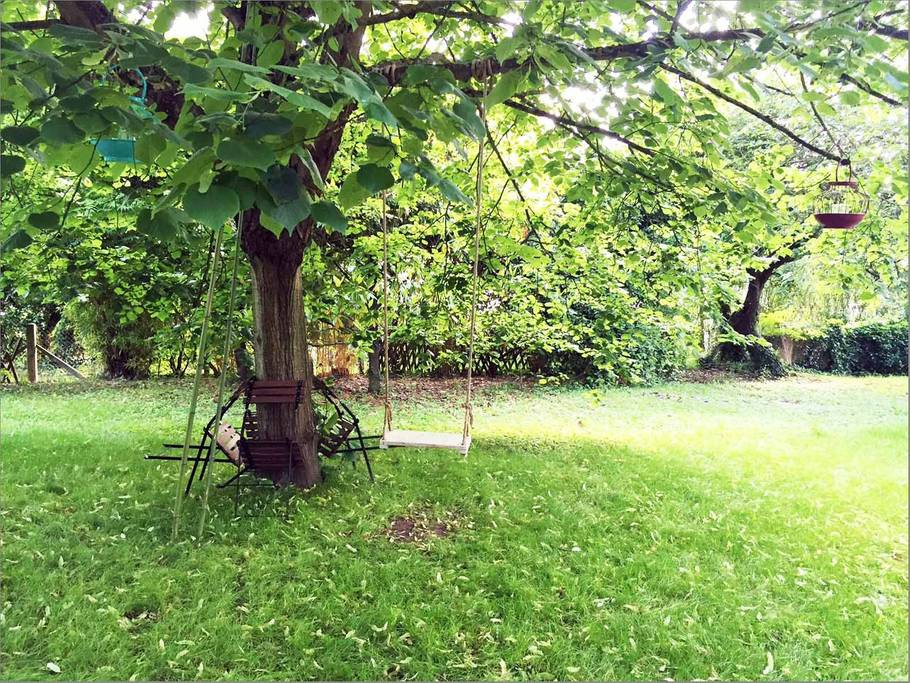 The view, garden and the interiors of Monet’s Blue House in Giverny. Source: airbnb. ie