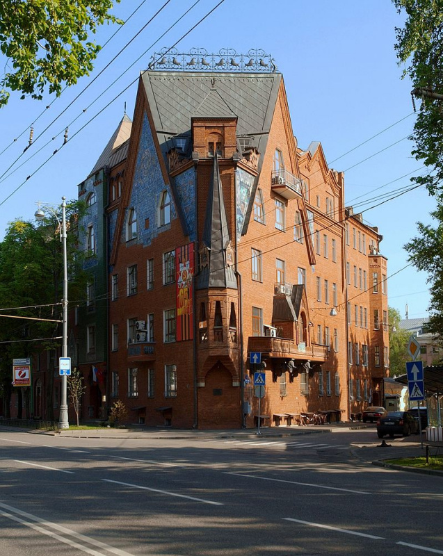 Tenement building of Z. A. Pertsova on Prechistinskaya embankment in Moscow. Architect Nikolai Zhuko