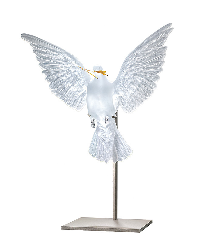 Damien Hirst. Eternal Truth. 2017. The symbol of peace, the dove with an olive branch in 18-carat go