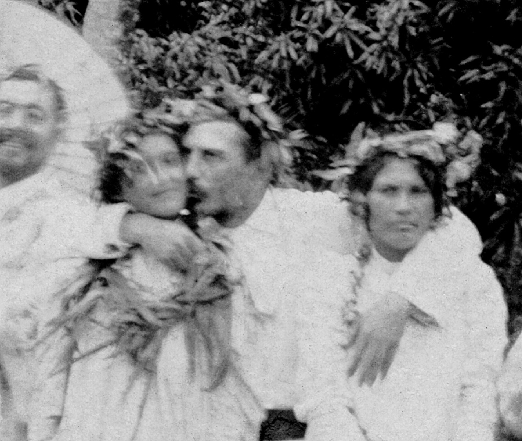 Unique photographs of Gauguin in Tahiti discovered | Arthive