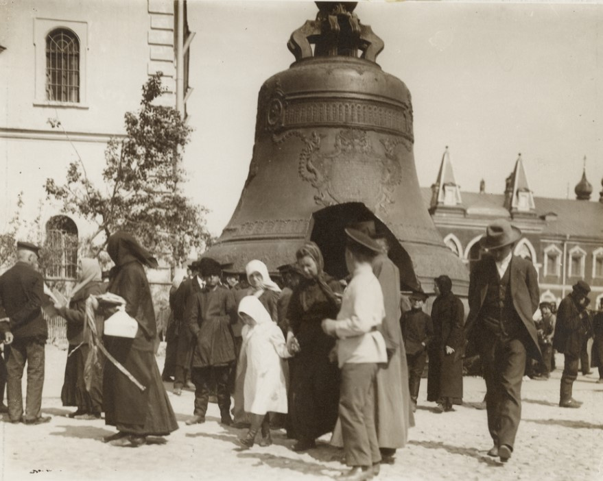 Alfonse Mucha’s photographs taken in Moscow in 1913. Preview photos from the Getty Museum collection