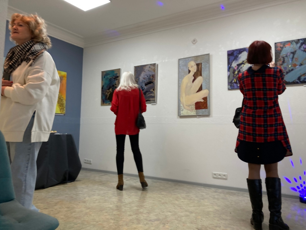 Художница в галерее Художница в галерее