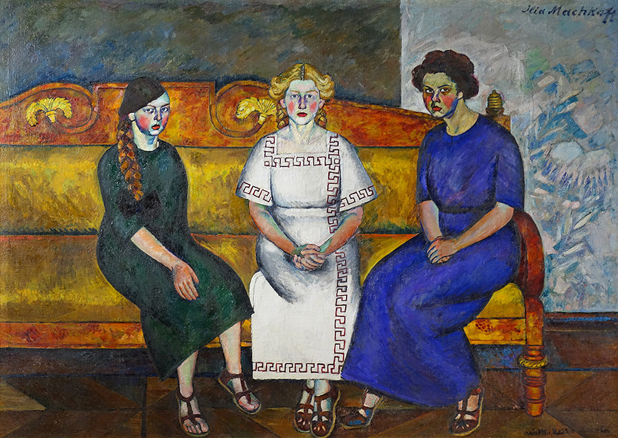 Three sisters on the couch. Portrait of N., L. and E. Samoylov