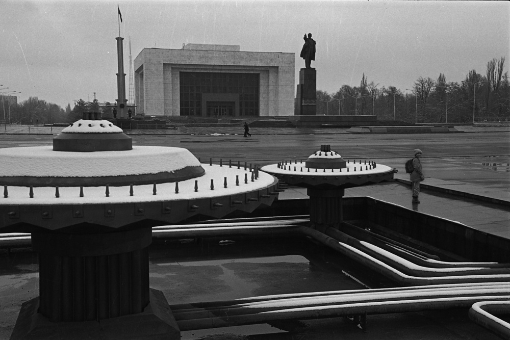 Erbosyn Meldibekov. The pedestal