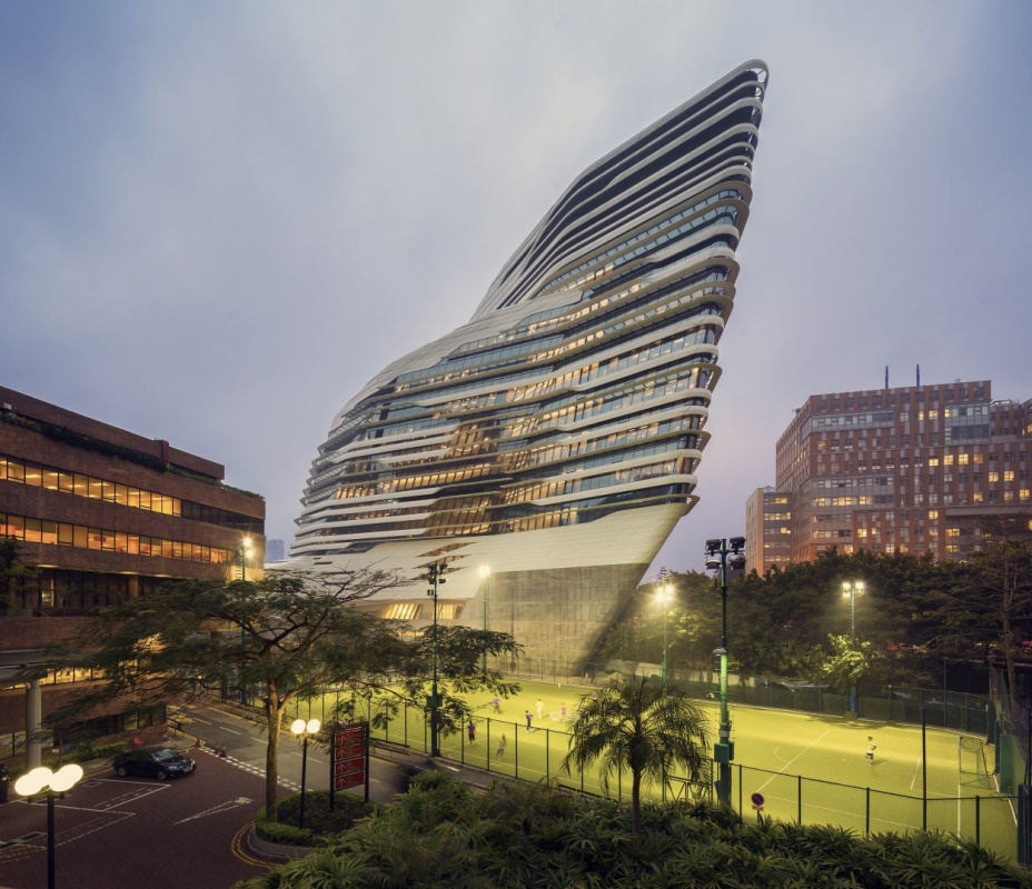 Zaha Hadid. Hong Kong Polytechnic University, das Jockey Club Innovation Tower errichtet