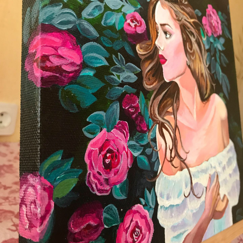 Девушка в розовом саду