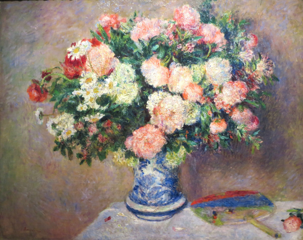 Pierre Auguste Renoir. Mazzo di crisantemi e ventaglio giapponese