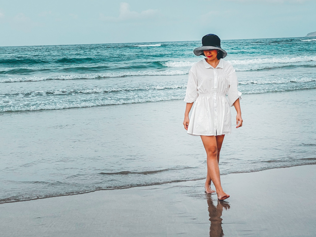 Leonard Rowan. Image Of Woman Posing Walking On The Beach