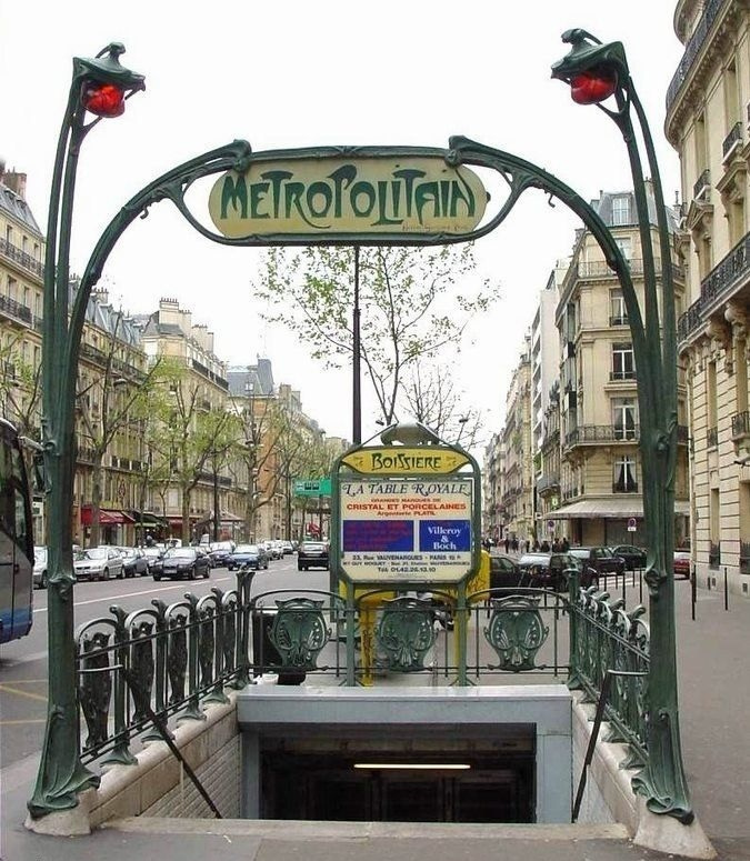 Entrada al metro "Boissier", París